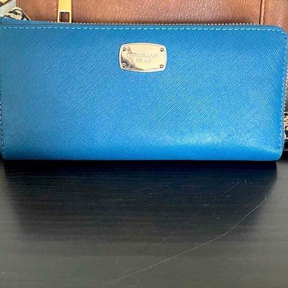 Michael Kors -Blue Leather Wallet large capacity will hold a phone! - Picture 1 of 13